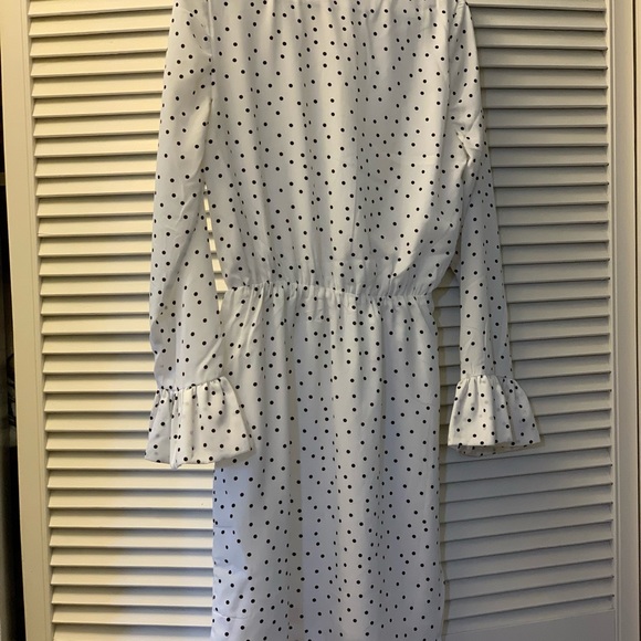 White with black polkadots. Long flowing sleeves - Picture 3 of 4